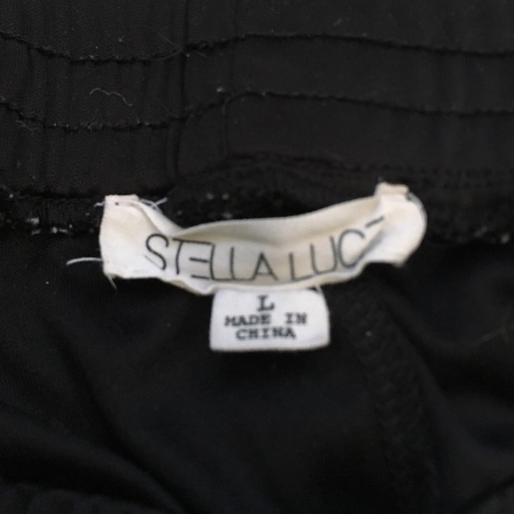 Black H&M Flower Lace Shorts - Picture 3 of 3